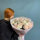 Нежный букет из диантусов и лимониума