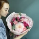 Нежный букет из одноголовой хризантемы и кустовой розы
