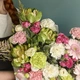 Корзина с необычными розами и герберами-ромашками