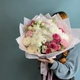 Нежный букет из хризантемы и эустомы